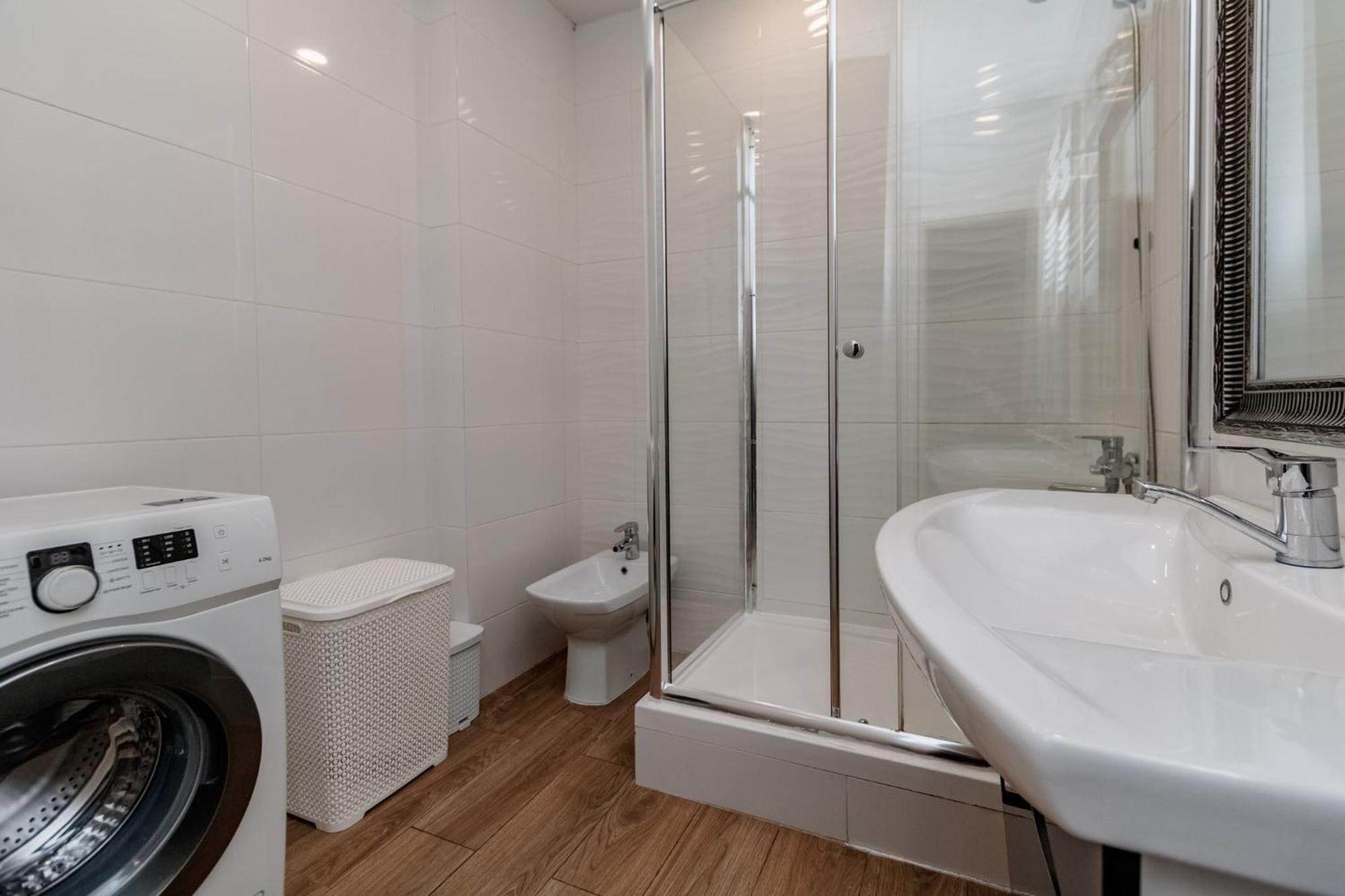 Extra Grand Lev Tolstoi Two Bedrooms Kisinyov Kültér fotó